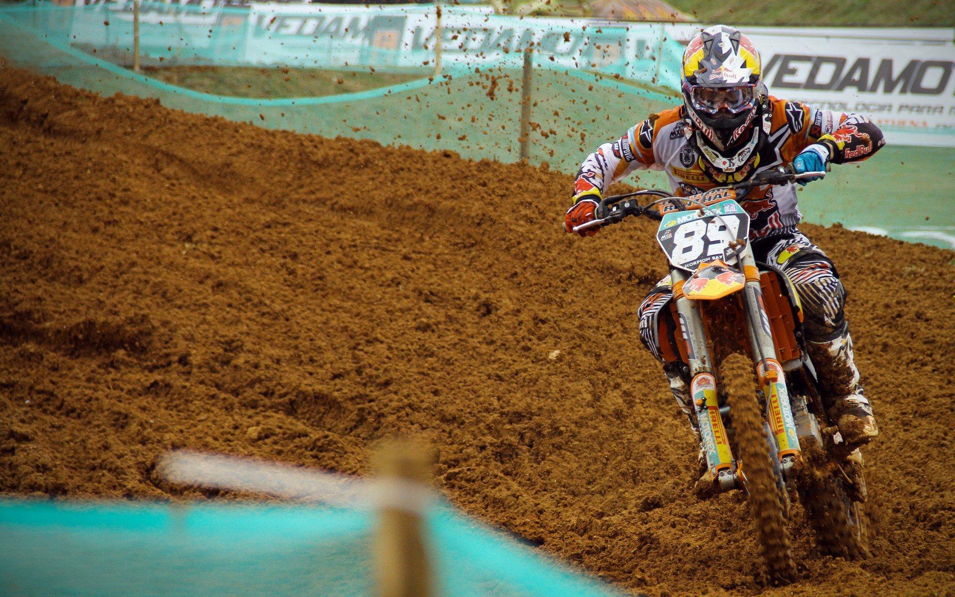 潘展乐破亚洲纪录，闪耀世界泳坛